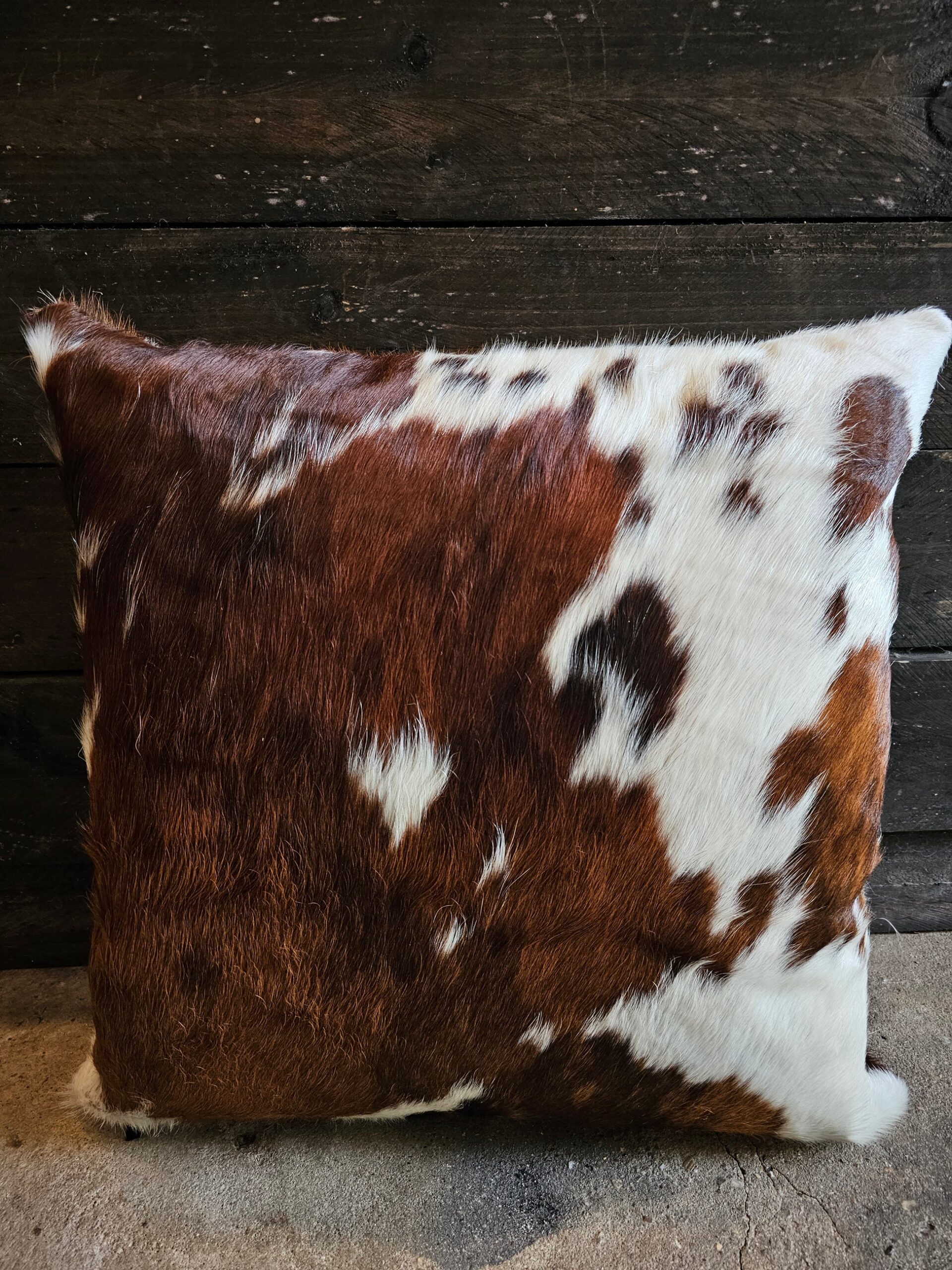 Premium Tricolor Cowhide Cushion Cover – Genuine Leather Decorative Pillow Case for Luxury Home Decor - Image 3